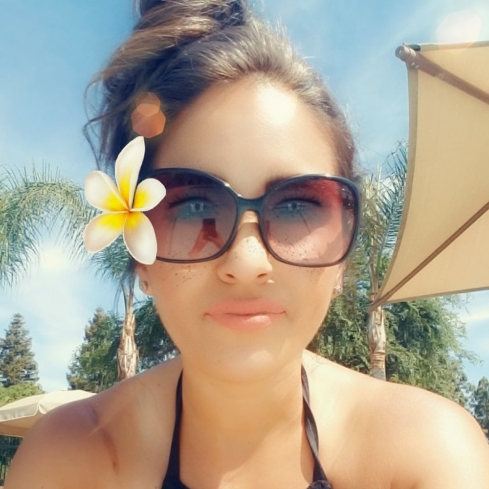 Meet your Posher, Cecelia